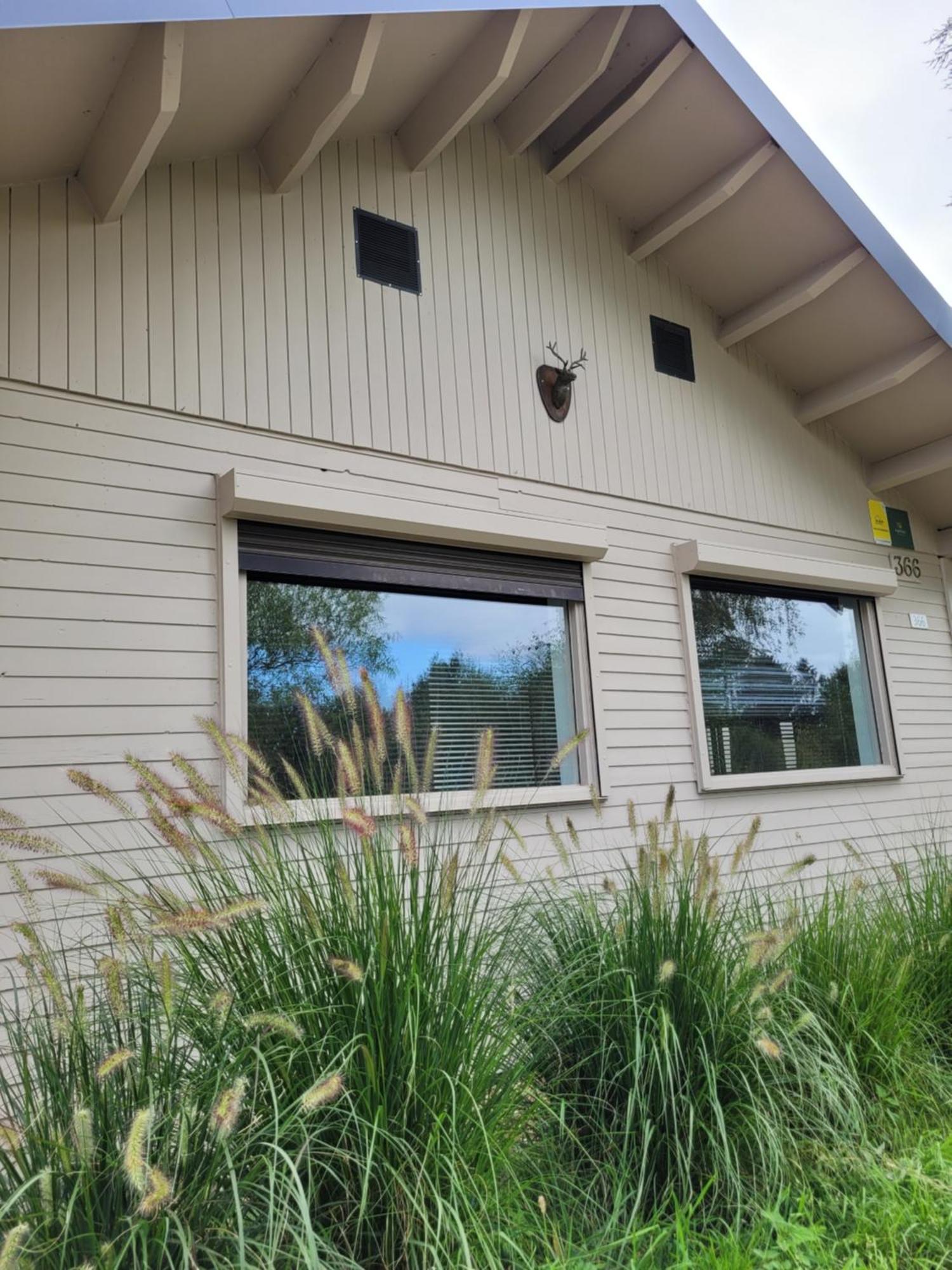 Rustig Gelegen Chalet Kapeki Met Tuin Aan Het Water Geel Exterior foto
