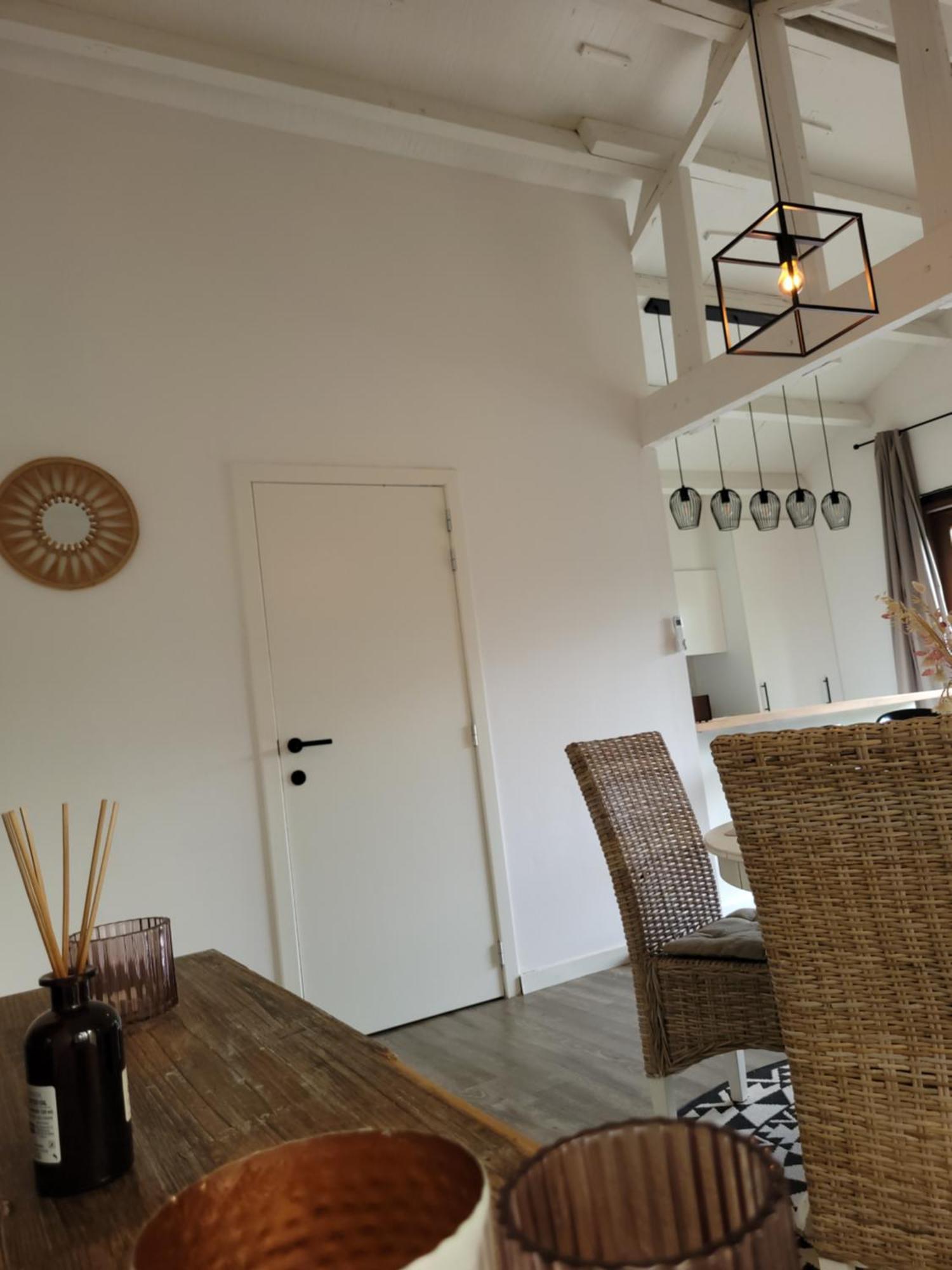 Rustig Gelegen Chalet Kapeki Met Tuin Aan Het Water Geel Exterior foto