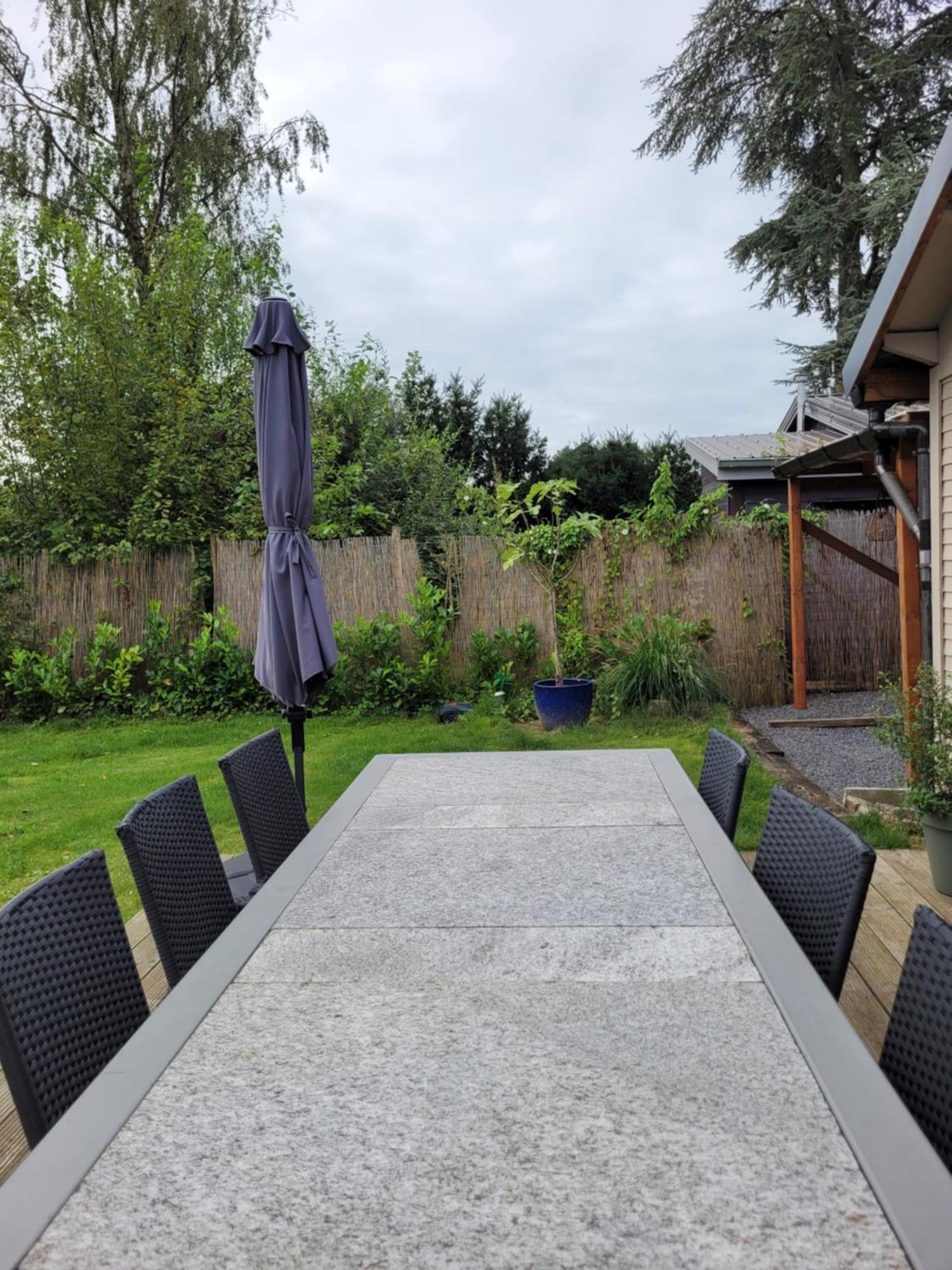 Rustig Gelegen Chalet Kapeki Met Tuin Aan Het Water Geel Exterior foto